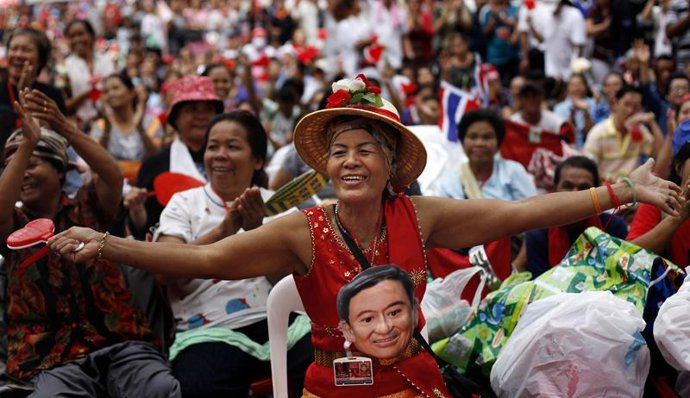 Marcha de los camisas rojas en Bangkok