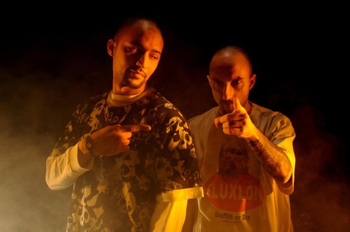 El Productor Hazhe Y El Mc Sicario, De Hablando En Plata