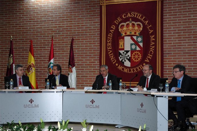 El Rector Durante La Inauguraicón De Las Jornadas