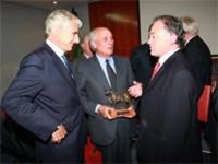 La ganadería Alcurrucén recibe el Trofeo Taurino del Colegio de Veterinarios por su temporada 2009 en Las Ventas