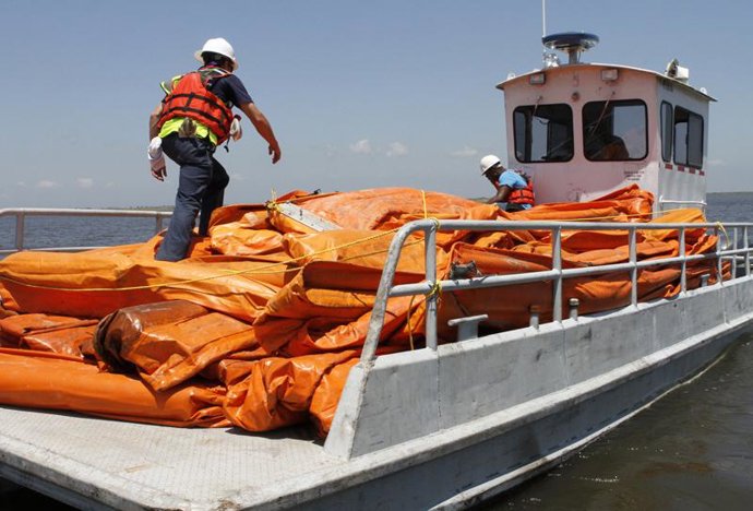 Mancha de crudo, petroleo se acerca a la costa