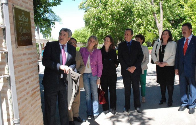 Las Autoridades Visitan El Recinto.