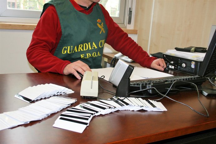 Material Incautado En La Desarticulación De Una Red Organziada De Estafadores.