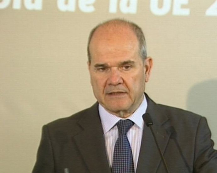 Chaves defiende la ayuda a Grecia 