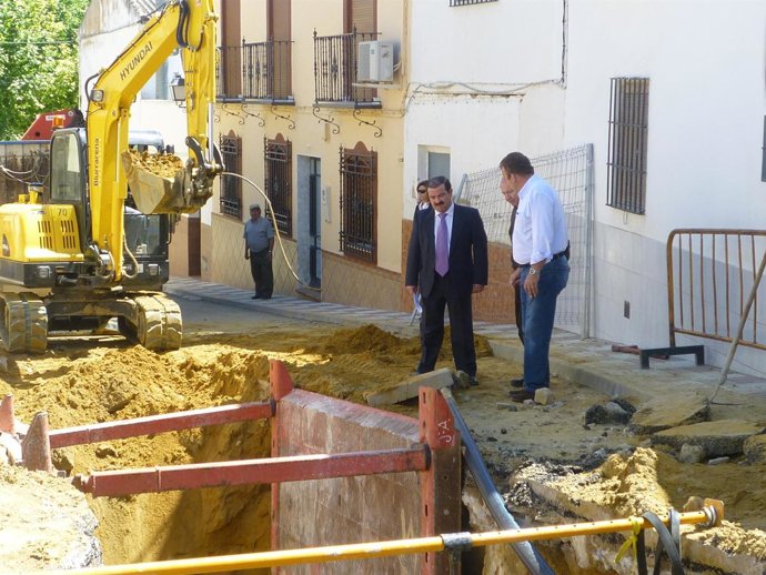 El Delegado De Medio Ambiente, José Castro, Junto Al Alcalde De Lahiguera, Flore