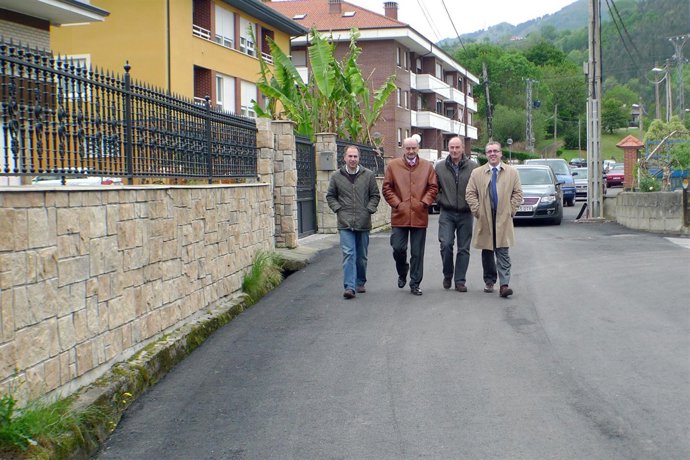 Mazón Visita A Ampuero