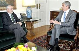 Griñán Durante Su Entrevista Con El Primer Ministro Luso, José Sócrates