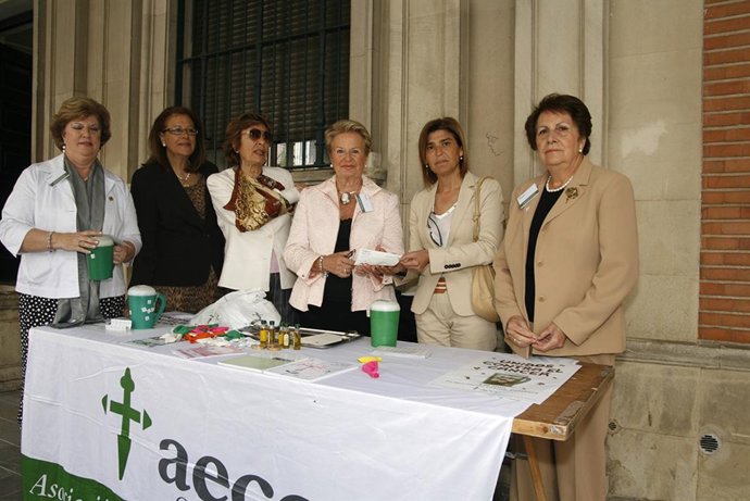 La Diputada De Juventud, Consumo Y Educación Entrega El Cheque En La Mesa Petito