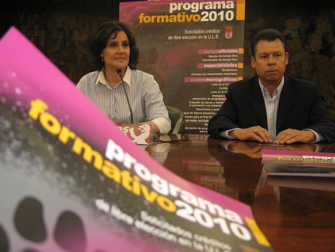 La Edil De Juventud, María Rodríguez, Durante La Presentación De Los Cursos