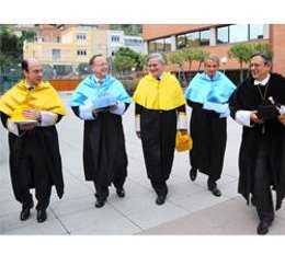 V.Fuster Y J.Navarro-Valls, Después De La Investidura