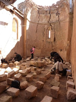 Intregrantes Del Equipo De La UMP Trabajan En La Ermita Soriana.