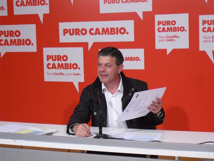 Manuel Fuentes, Durante La Rueda De Prensa En Valladolid