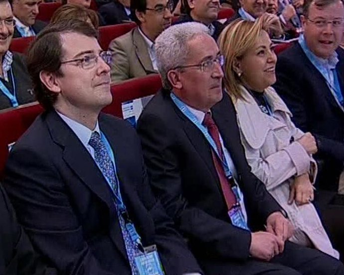Aparicio, Entre Mañueco Y Valdeón, Durante La Apertura De La Convención
