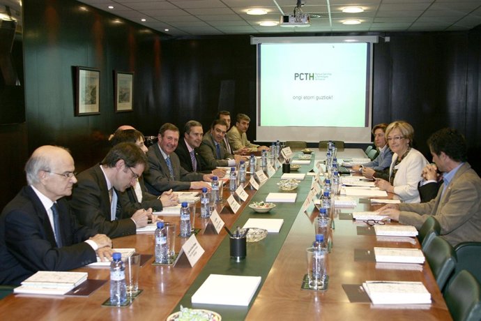 La Presidenta De La Diputación Durante La Presentación Del Parque Científico Y T