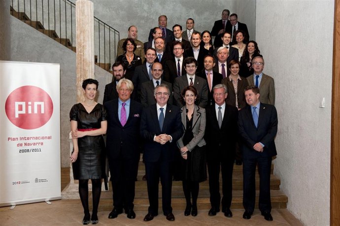 Autoridades Asistentes Al Acto De Celebración Del Día De Europa En Pamplona.