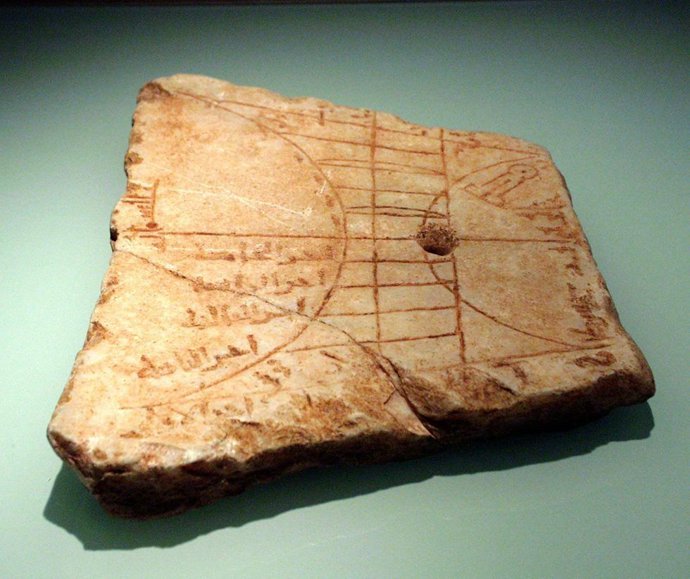 El Reloj De Sol, Pieza De Mayo En El Museo De La Alhambra