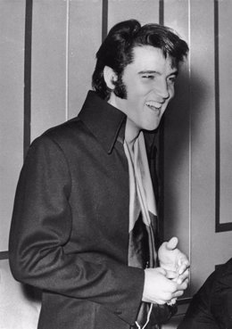 El Cantante Elvis Presley