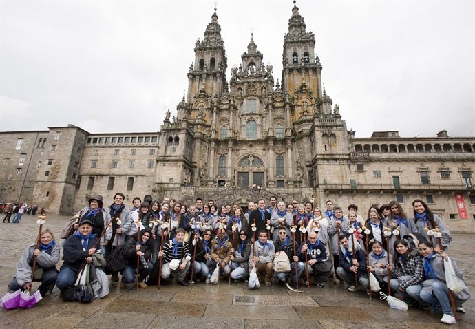 Los Asistentes A La Jornada, Ayer, A La Llegada A La Praza Do Obradoiro
