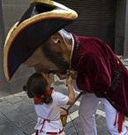 La Comparsa De Gigantes Y Cabezudos Visita Mañana Mendillorri.