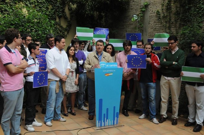 NNGG Junto A Sanz En El Día De Europa