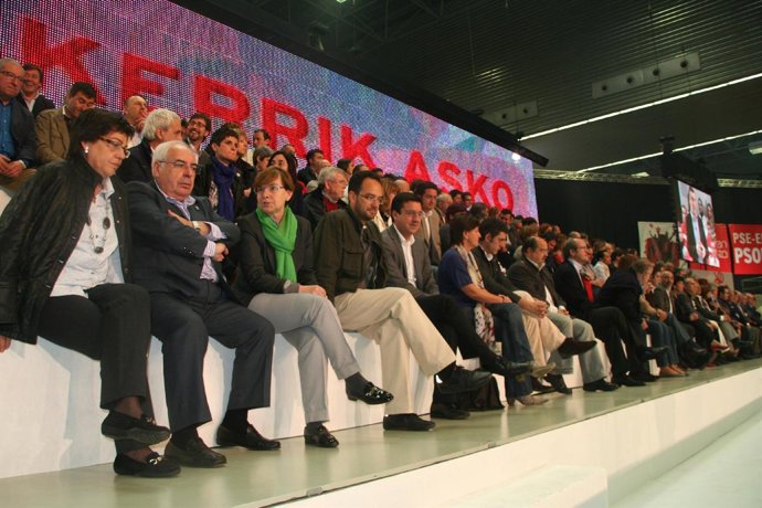 Areces Durante Los Discursos. 