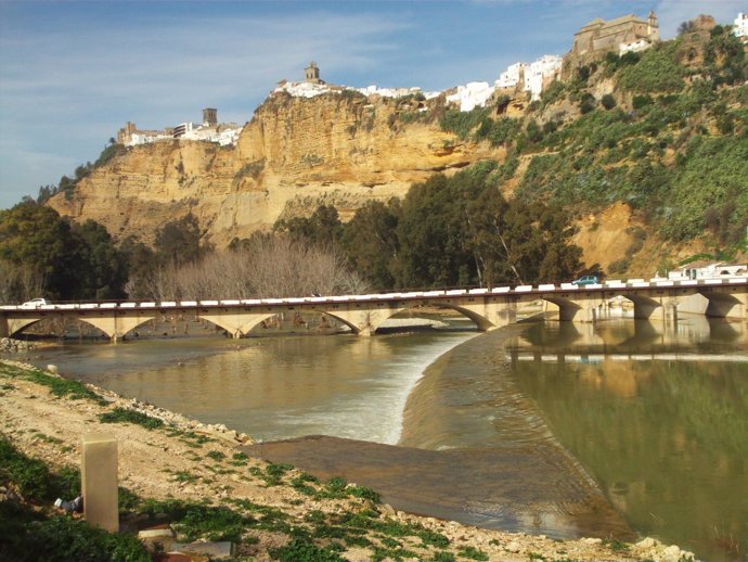 El Río Guadalete A Media Crecida, Por Arcos De La Frontera (Cádiz)
