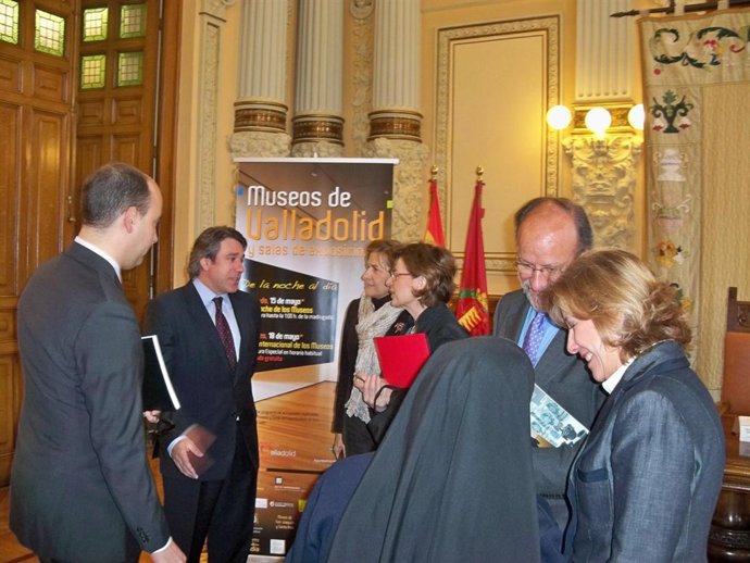 El Alcalde De Valladolid Y Directores De Diversos Museos De La Ciudad En La Pres