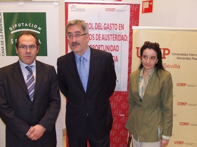 Antonio Ávila Con El Director Del Encuentro Y La Directora De La UIMP