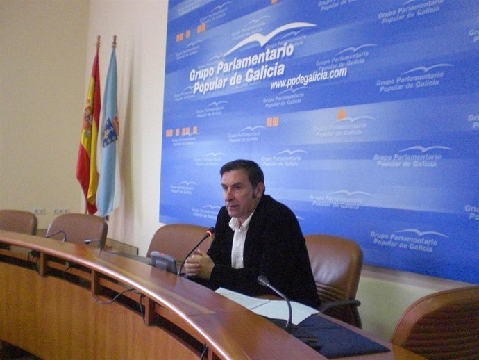 El Portavoz Parlamentario Del Ppdeg En Rueda De Prensa