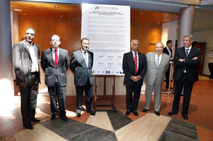 Los Representantes De Las RUP Tras La Firma Del Manifiesto