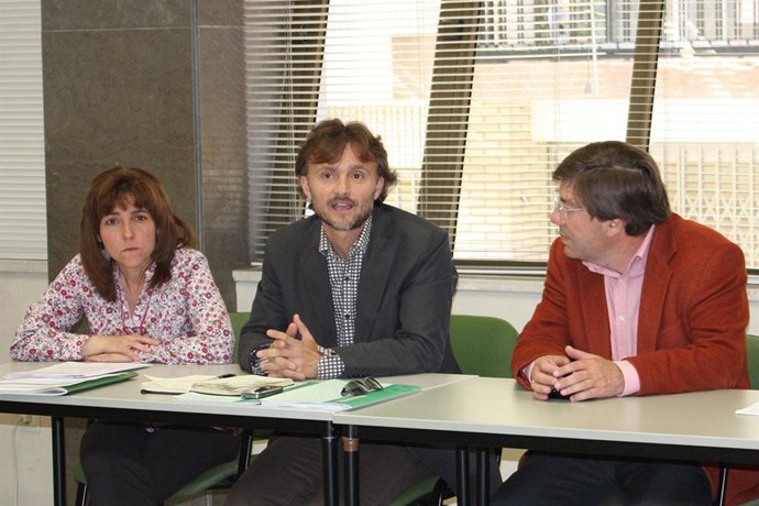 La Diputada María José Cortil, Acompañada Por El Director General De Cambio Clim