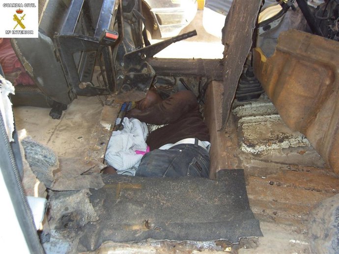 Habitáculo En El Que Estaba Oculto El Inmigrante.