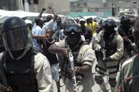 La Policía haitiana dispersa a un millar de manifestantes que pretendían asaltar el palacio presidencial