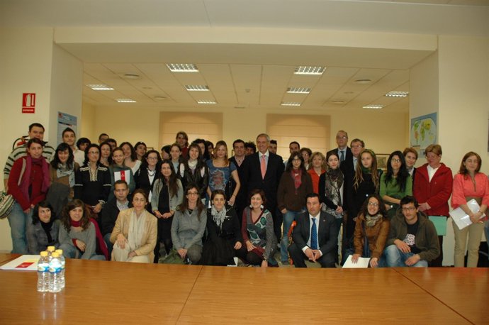 El Rectos Recibe A Los Participantes En Los Proyectos De Cooperación Seleccionad