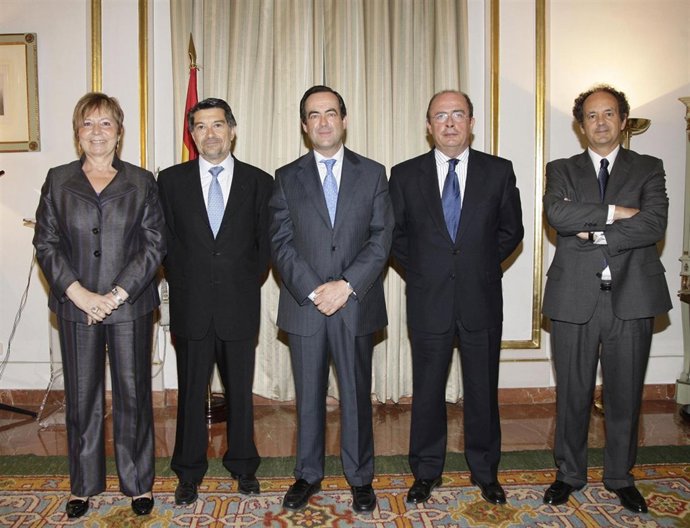 Celia Villalobos Y Javier Barrero Reciben De Manos De José Bono La Gran Cruz De 