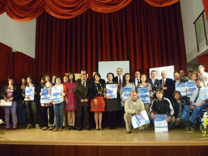 Espinosa Y Castro Durante La Entrega De Acreditaciones