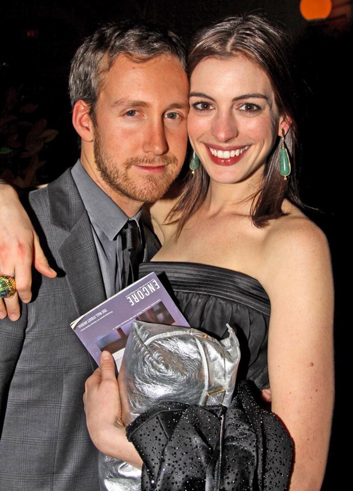 Anne Hathaway Y Adam Shulman