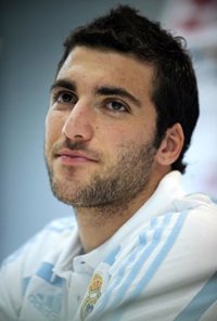 Fútbol.- Higuaín, sobre su renovación: "Mi intención es seguir aquí, es lo único que quiero, pero vamos a ver qué pasa"