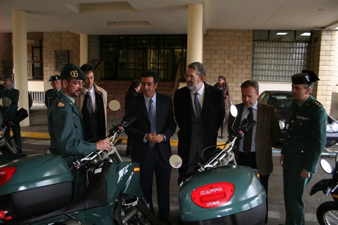 Entrega De Motos A La Guardia Civil