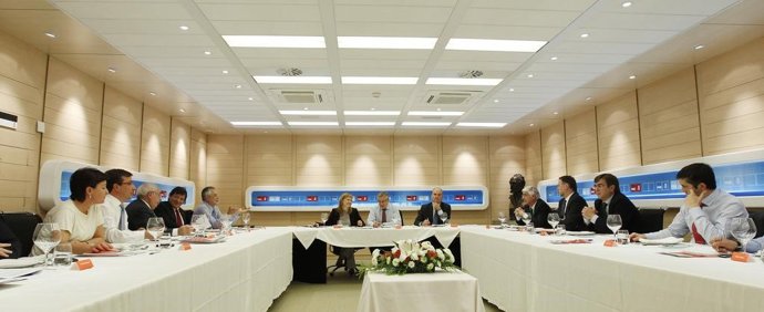 Areces Y Fernández,A La Izquierda.