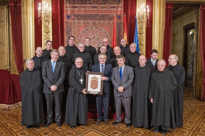 La Comunidad Benedictina De Leyre Visita El Palacio De Navarra.