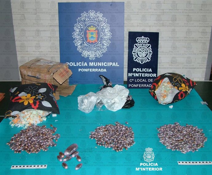 Material Inacutado Por El Cuerpo Nacional De Policía En Ponferrada (León)