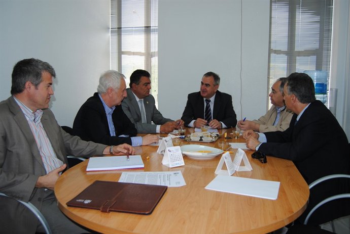 González Tovar Y Miembros De La Federación De Parques Empresariales