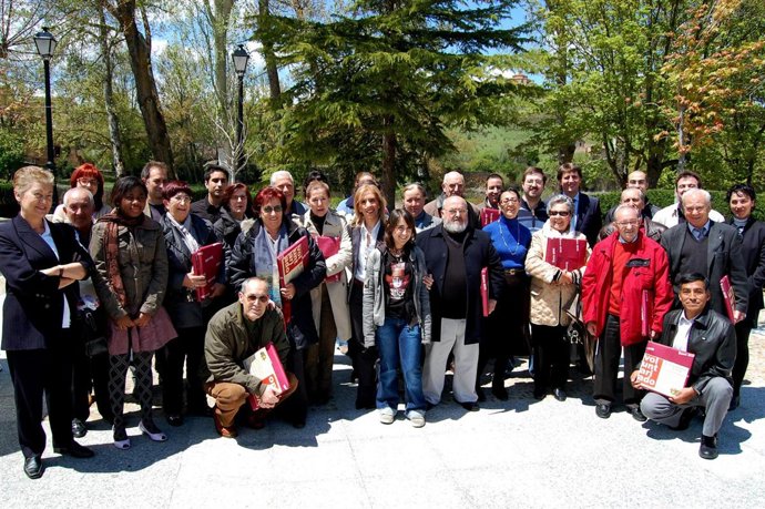Foto De Familia De Los Voluntarios De Las Edades En Soria