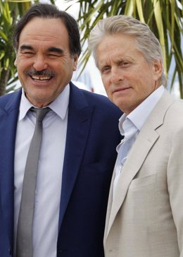 Oliver Stone Y Michael Douglas Presentan Wall Street 2 En Cannes