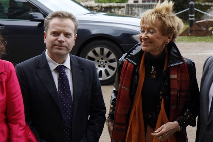 Mediavilla Y De La Vega A Su Llegada A Comillas