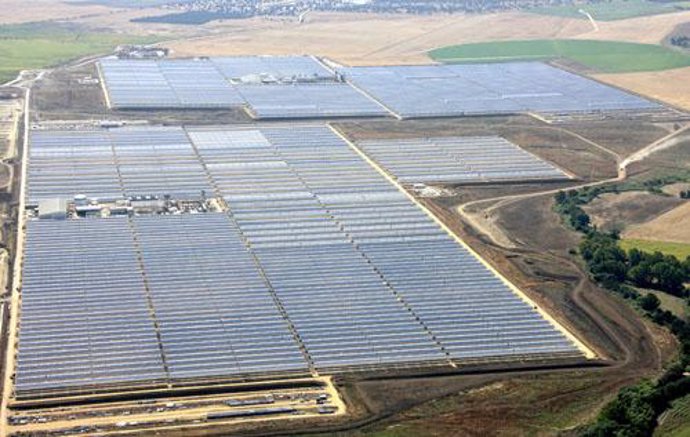 Plantas Solnova 1 Y 3 De Abengoa En Sevilla