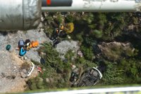 Heridas graves dos personas tras salirse de vía su vehículo y caer por un barranco en Almegijar