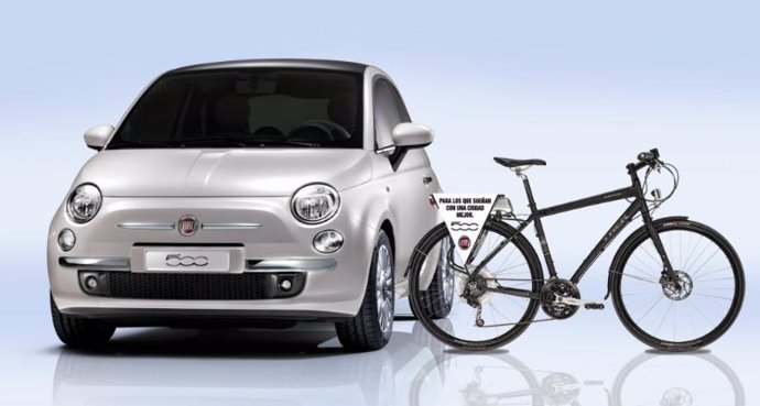 Fiat 500 y bicicleta