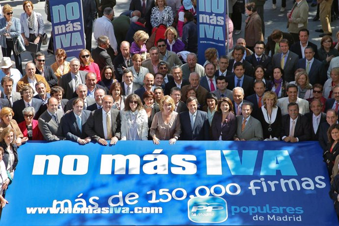 Aguirre Y Algunos Alcaldes Del PP En La Foto De Familia